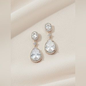 NEW Olive and Piper Gold Windsor Drop Earrings